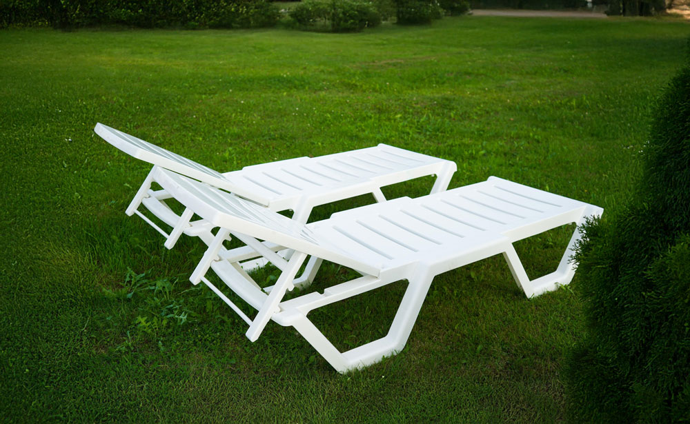 White Lounge Chairs